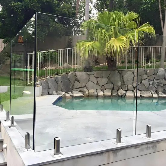 Modern Frameless Tempered Glass Balustrades with Black Spigot