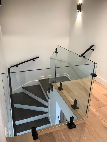 Elegant Frameless Glass Spigot for Modern Pool Fencing