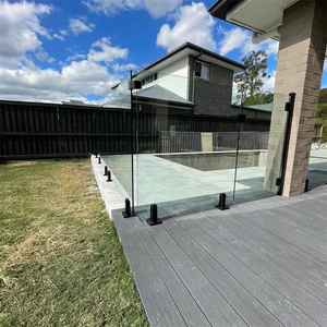 Modern Swimming Pool with Transparent Glass Railing Balustrades for Glass Spigot