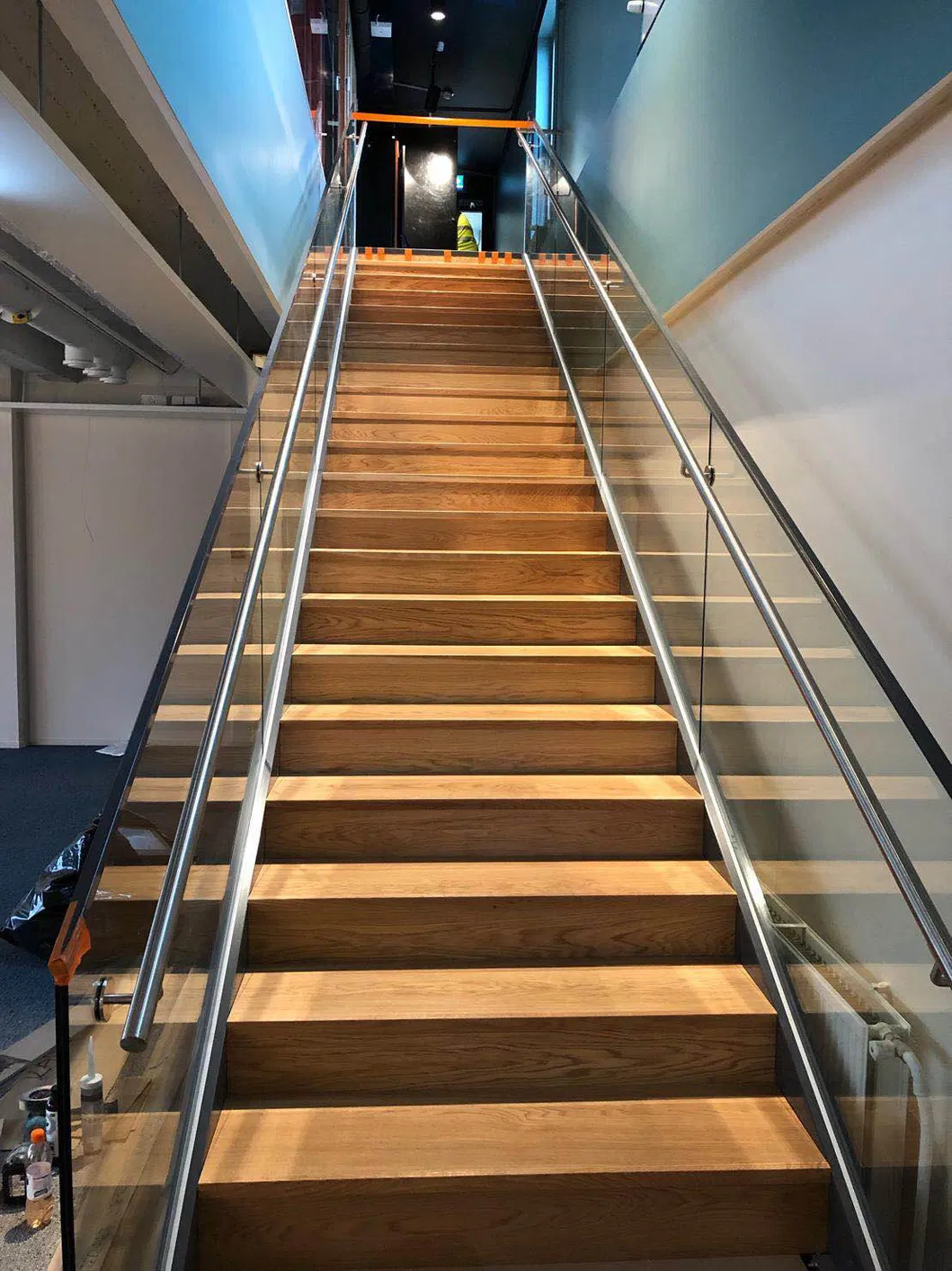 Elegant Stainless Steel Round Tube Railing with Spotlight Handrails