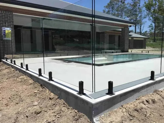 Semi-Frameless Balustrades with Stainless Steel 304 316 2205 Base Glass Spigot